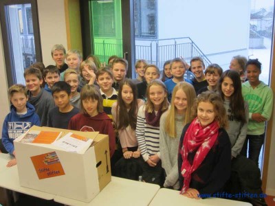 Klasse 6G3 der Ursulinenschule in Fritzlar sammelt für Stifte stiften